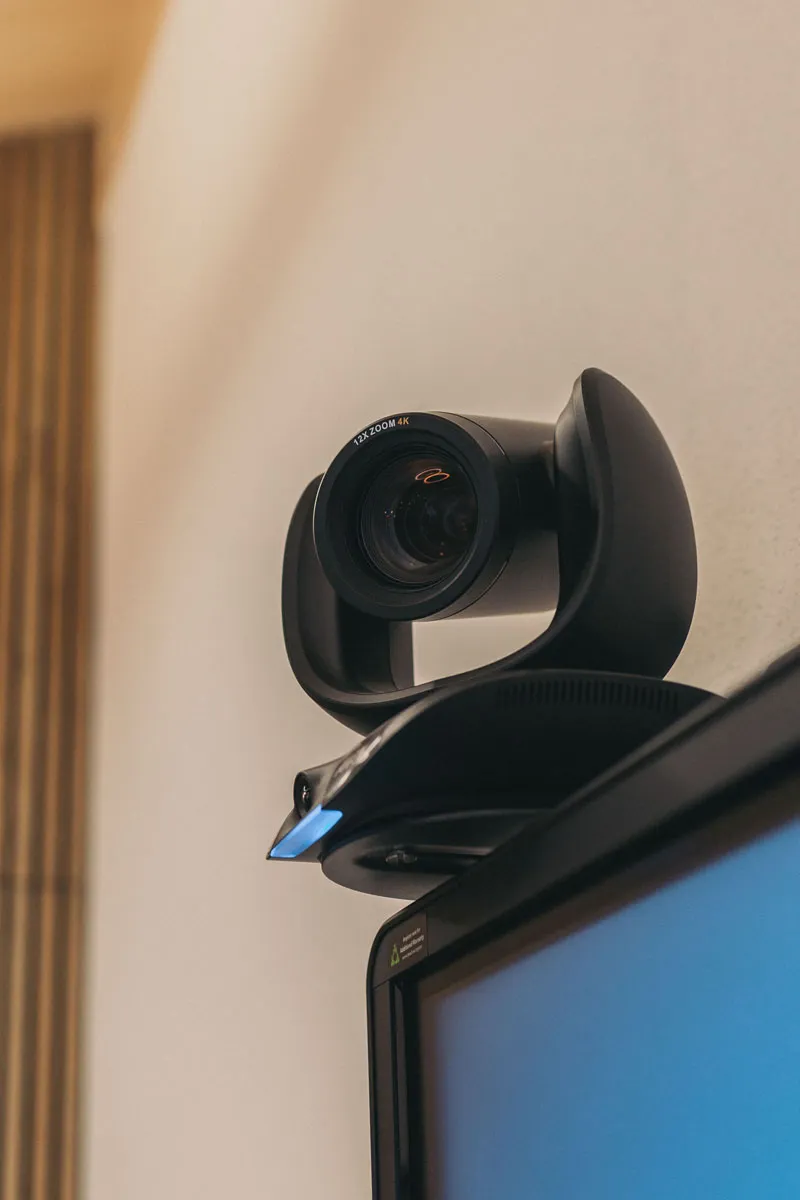 AI-powered 4K camera above the TV for hybrid meetings