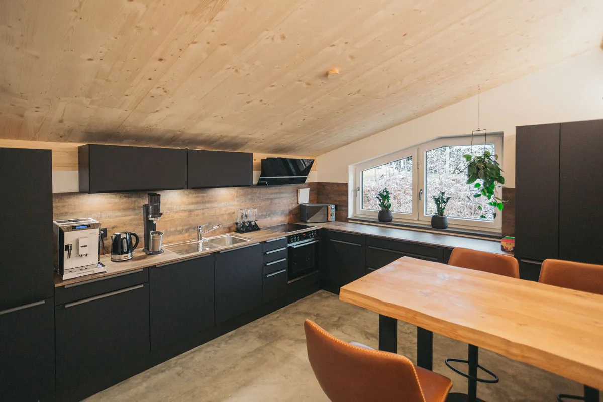 Fully equipped kitchen with dining area in the RiverRoom